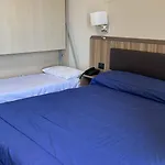 伊斯佩里亚酒店 3*