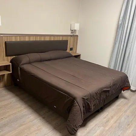 Esperia Hotel 3*
