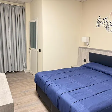 伊斯佩里亚酒店 3*