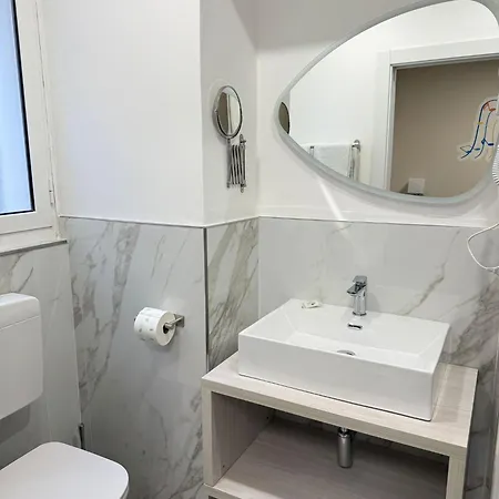 Esperia Hotel 3*