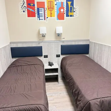 伊斯佩里亚酒店 3* 圣雷默