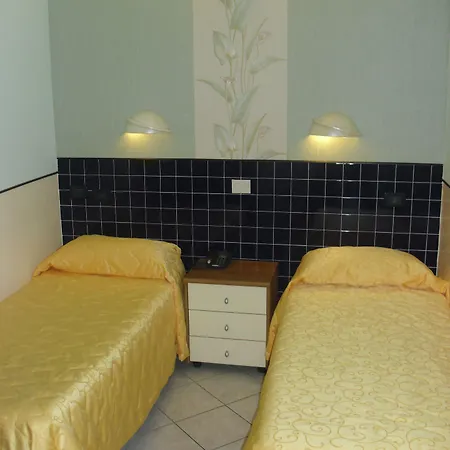 伊斯佩里亚酒店 圣雷默