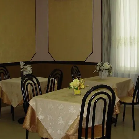 伊斯佩里亚酒店