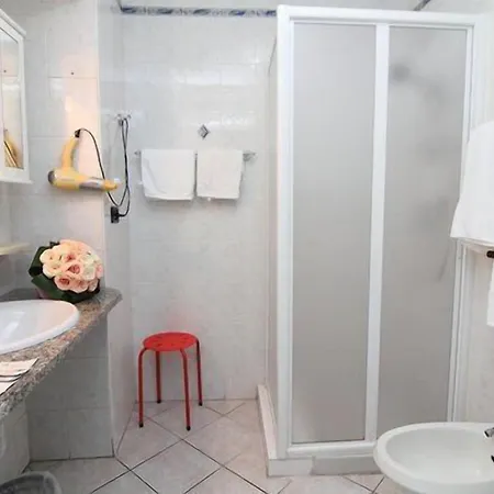 伊斯佩里亚酒店 3*